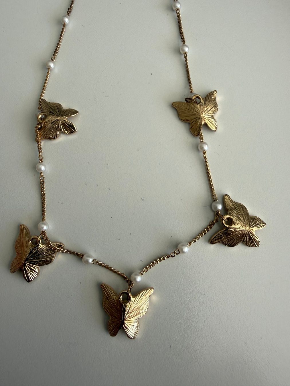 Catenine: Modeschmuck Kette Schmetterlinge 19 cm goldfarbend – Usato da Kirchdorf AG venduto da coco123 2