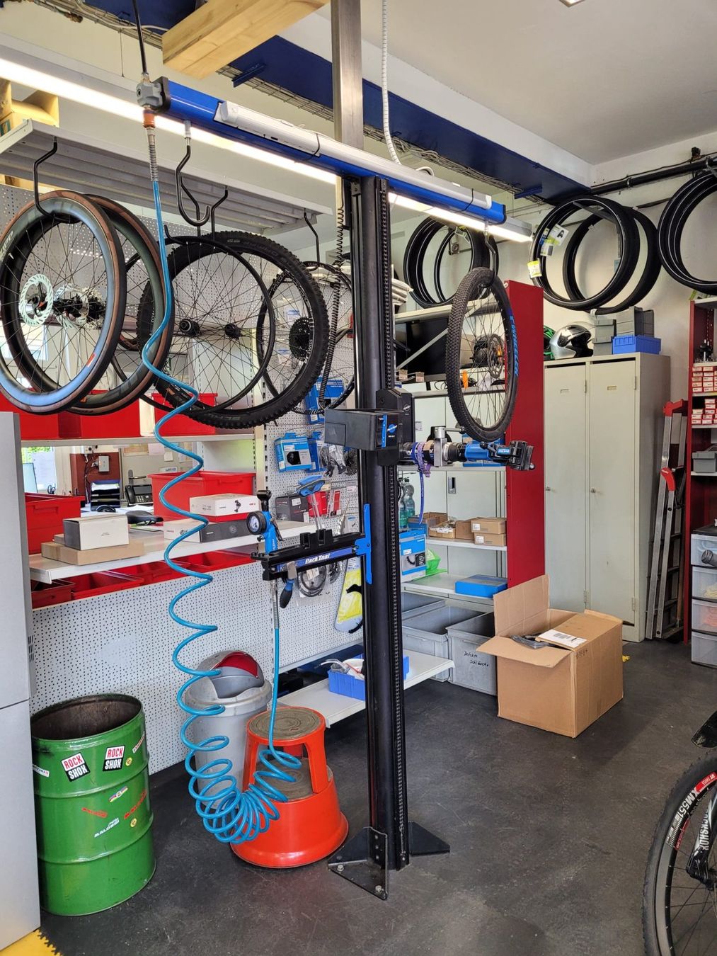 Park Tool Rateliers à velo: Einarm-Montageständer ParkTool PRS-33.2 – D'occasion à Giswil par mai_k7x7 3