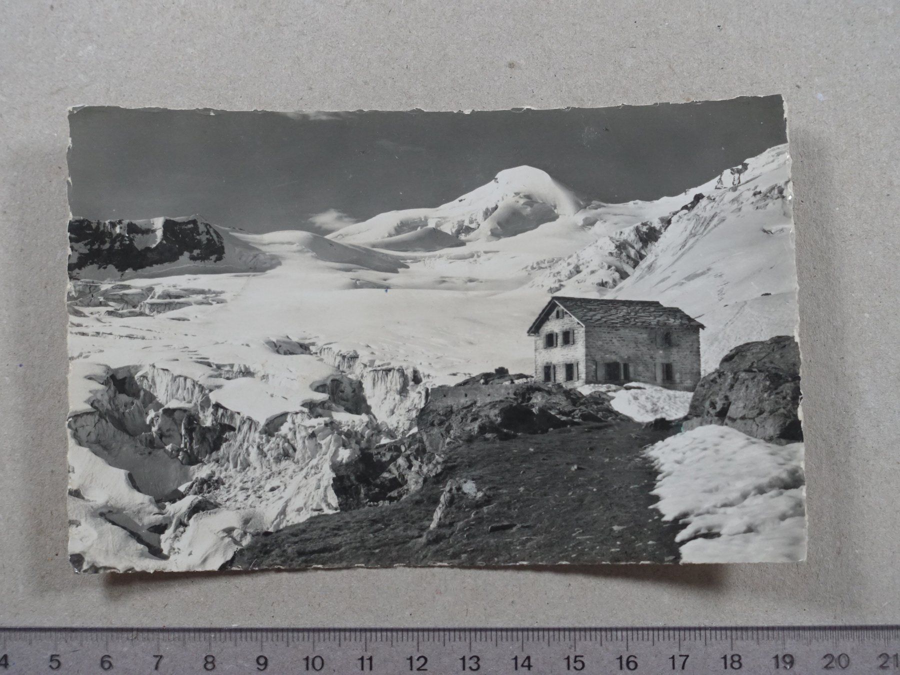 Cartoline postali: Saas-Fee, Berggasthaus Langefluh – Usato da Lenzburg venduto da fh1