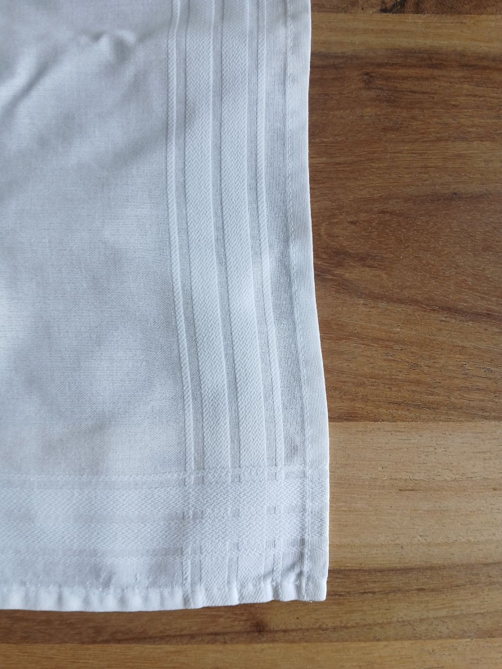 Sonstige Tischwäsche: Spring Linens: Hand-Embroidered Vintage Tablecloth 76x76 – Gebraucht aus Dübendorf von LoRi-2026 2
