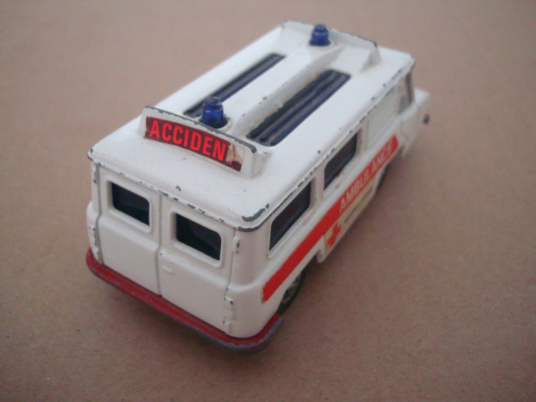 Corgi Toys Modellini d'auto: Corgi Toys - Motorway Ambulance – Usato da Neuenegg venduto da flohcante 2