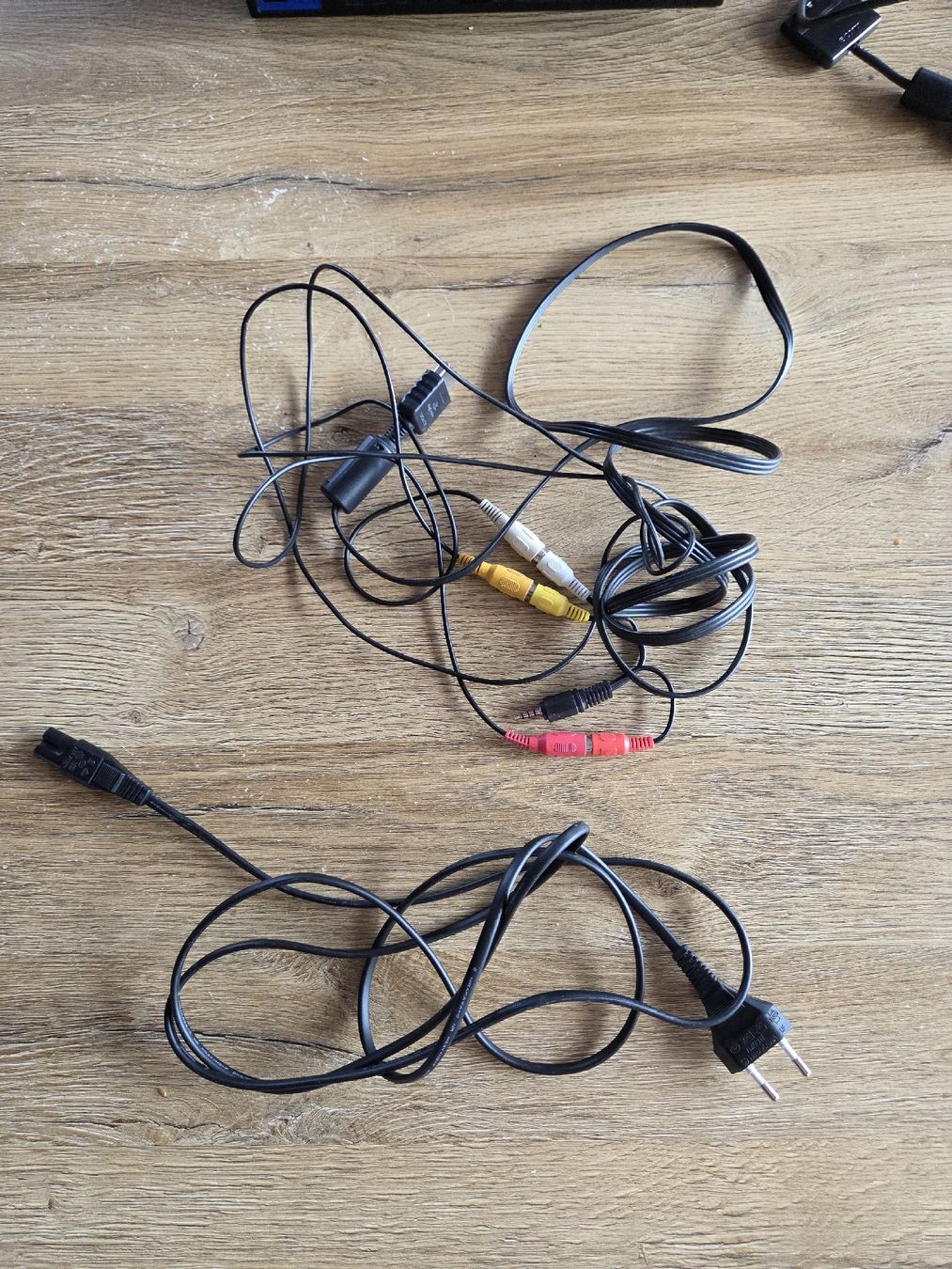 Sony Console: Console PlayStation 2 Saphir noire 2 manettes bon état – Usato da Ballaigues venduto da quentin7 5