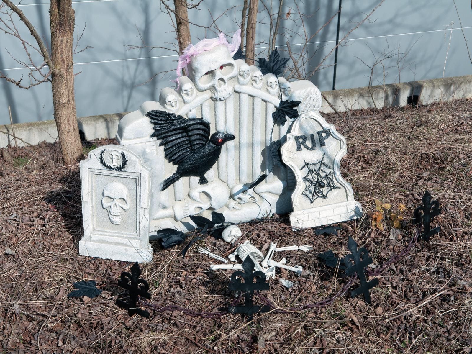 Figuren: EUROPALMS Halloween-Skelett mit Grabstein – Neu und originalverpackt aus Däniken SO von Profog1