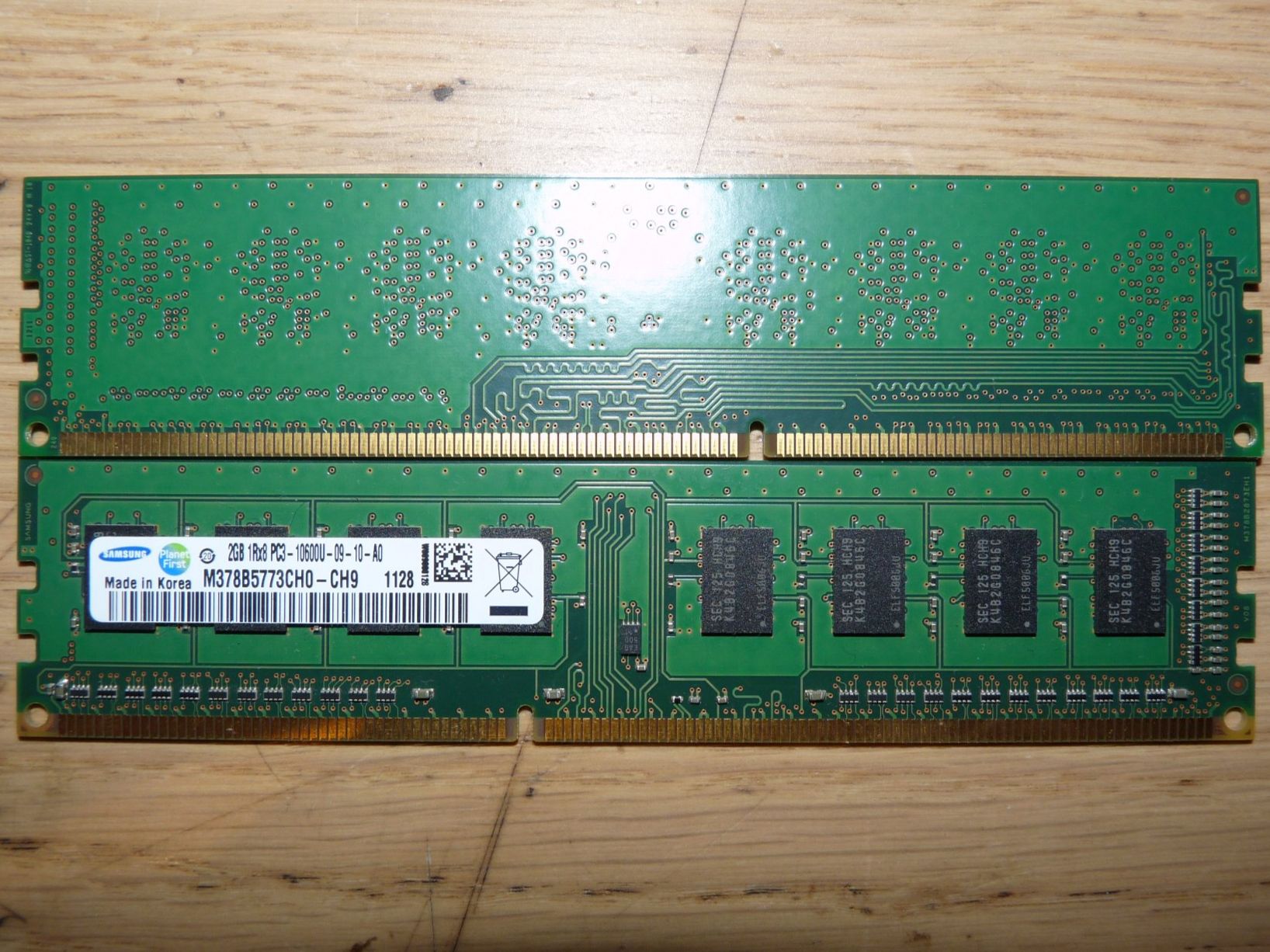 Samsung Memoria / RAM: Samsung 2GB PC3-10600U Non-ECC / Computer / M378B5773CH0-CH9 – Usato da Steffisburg venduto da mkaedu