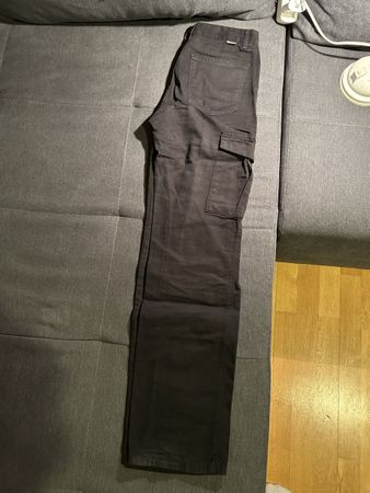 Pantalon cargo noir (Pull&bear)