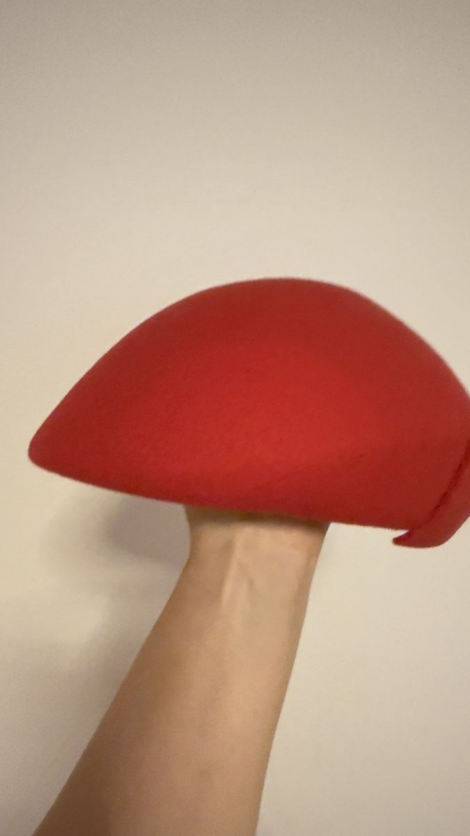 Hüte, Mützen & Caps: Red ladies' hat with bow detail, one size – Gebraucht aus Luzern von Alsu_Lucerne 1