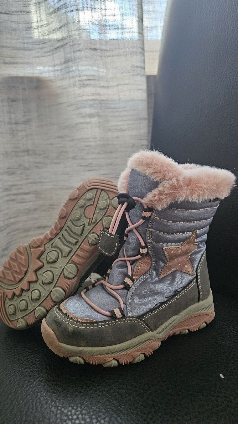 Scarpe per ragazze: Winter Stiefel Mädchen 22 – Usato da Kradolf venduto da MaryD7