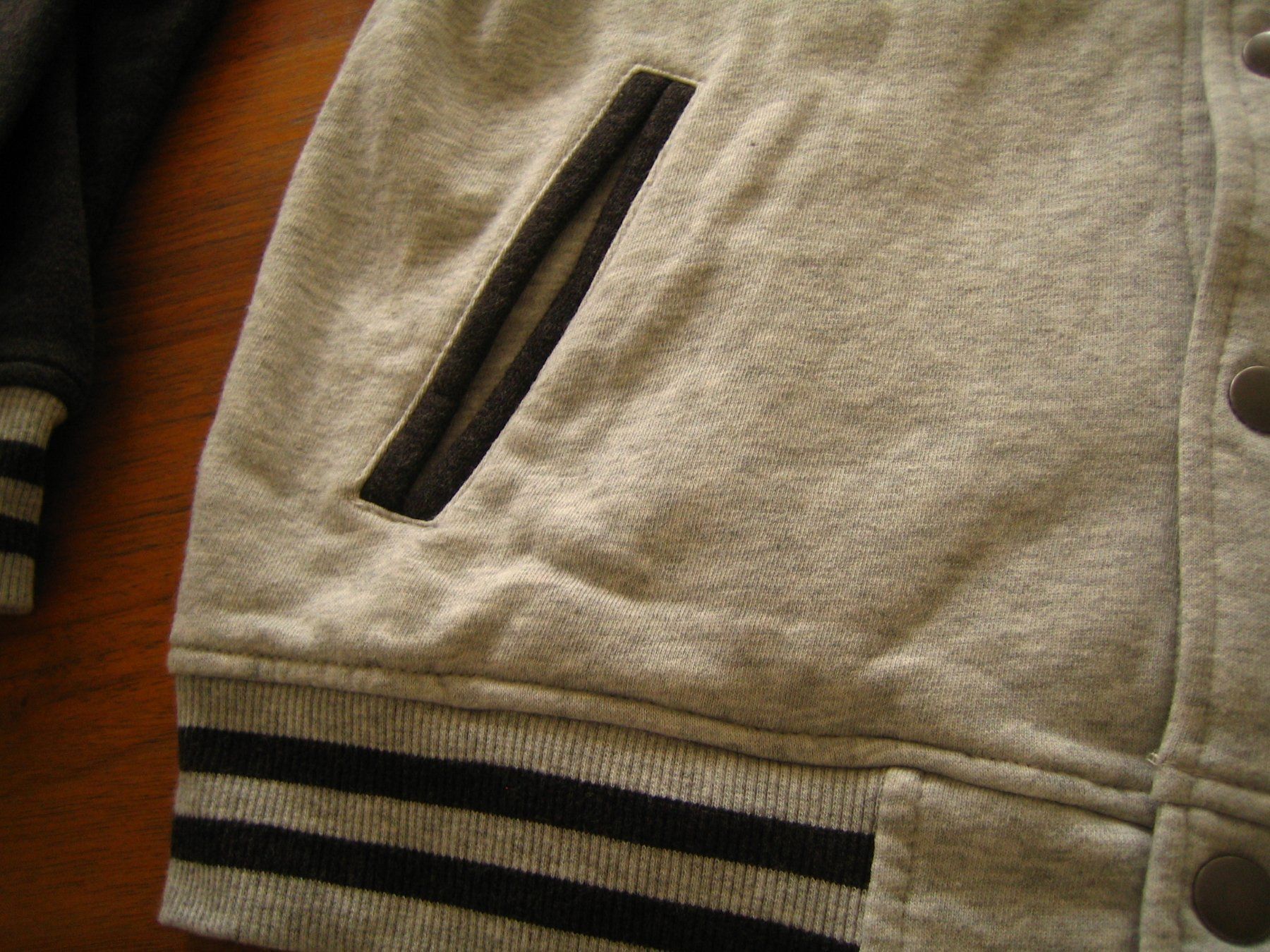 H&M Jacken: Coole  Sweatjacke H&M – Gebraucht aus Chur von bibo014 3
