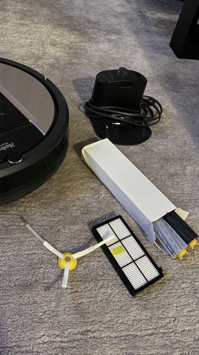 Irobot Staubsauger & Zubehör: iRobot Saugroboter einwandfrei mit App – Gebraucht aus Chur von hue_g2qg 1