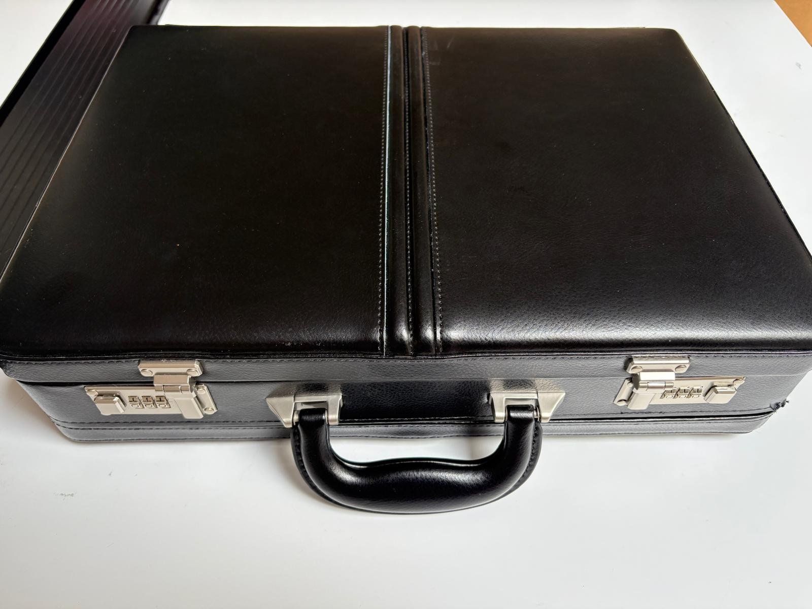 Koffer & Taschen: Aktenkoffer in Schwarz – Gebraucht aus Zug von isdach