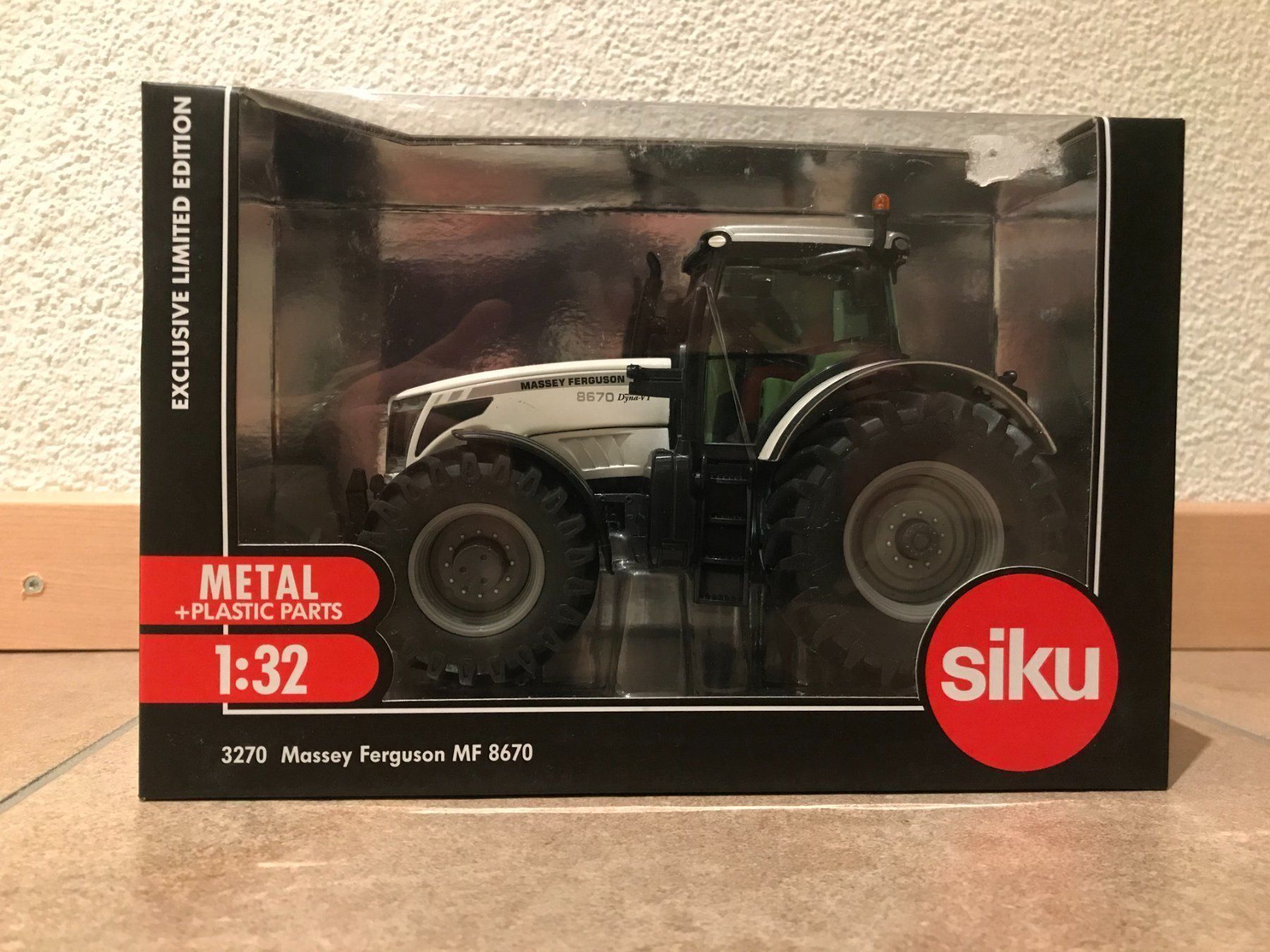 Massey Ferguson Trattori: SIKU Massey Ferguson 8670 – Nuovo e nell'imballaggio originale da Kreuzlingen venduto da Stefan1150 5