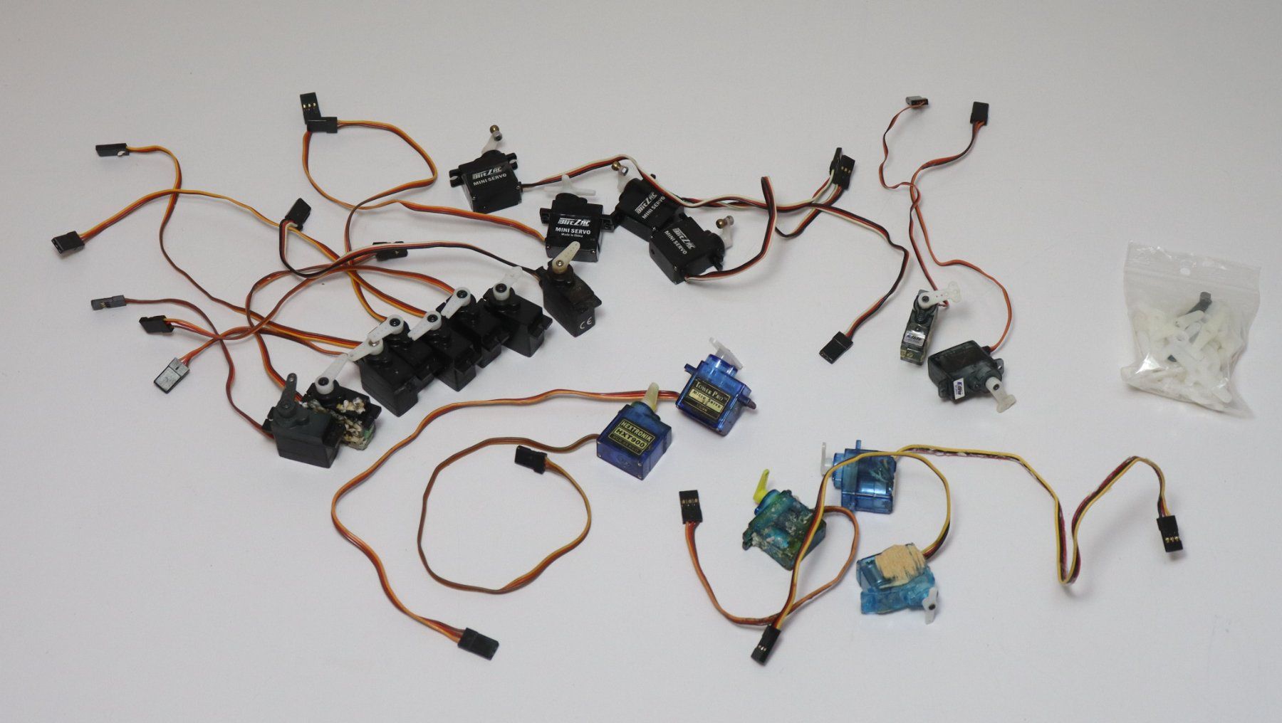 RC Modellbau: diverse Micro Servo 19 Stück – Gebraucht aus Frick von volvo850driver
