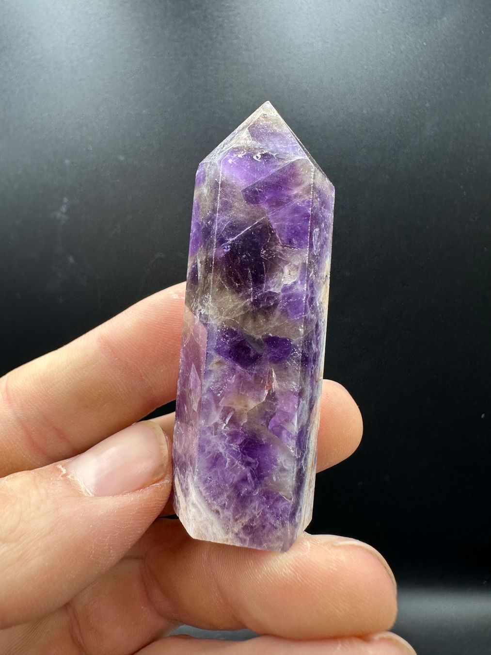 Minerali & Pietre curative: Chevron Traum Amethyst Obelisk, Spitze – Nuovo e nell'imballaggio originale da Männedorf venduto da Handschmeichler