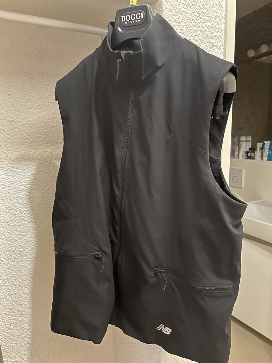 New Balance Giacche: New Balance Vest L/ new – Nuovo (secondo la descrizione) da Zürich venduto da SunnySeller