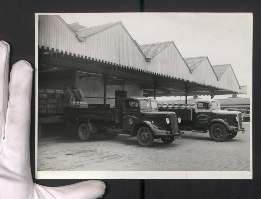 Fotografie & Manifesti: Fotografie Lastwagen Morris mit Hamshaw  – Usato da Berlin venduto da bartko-reher