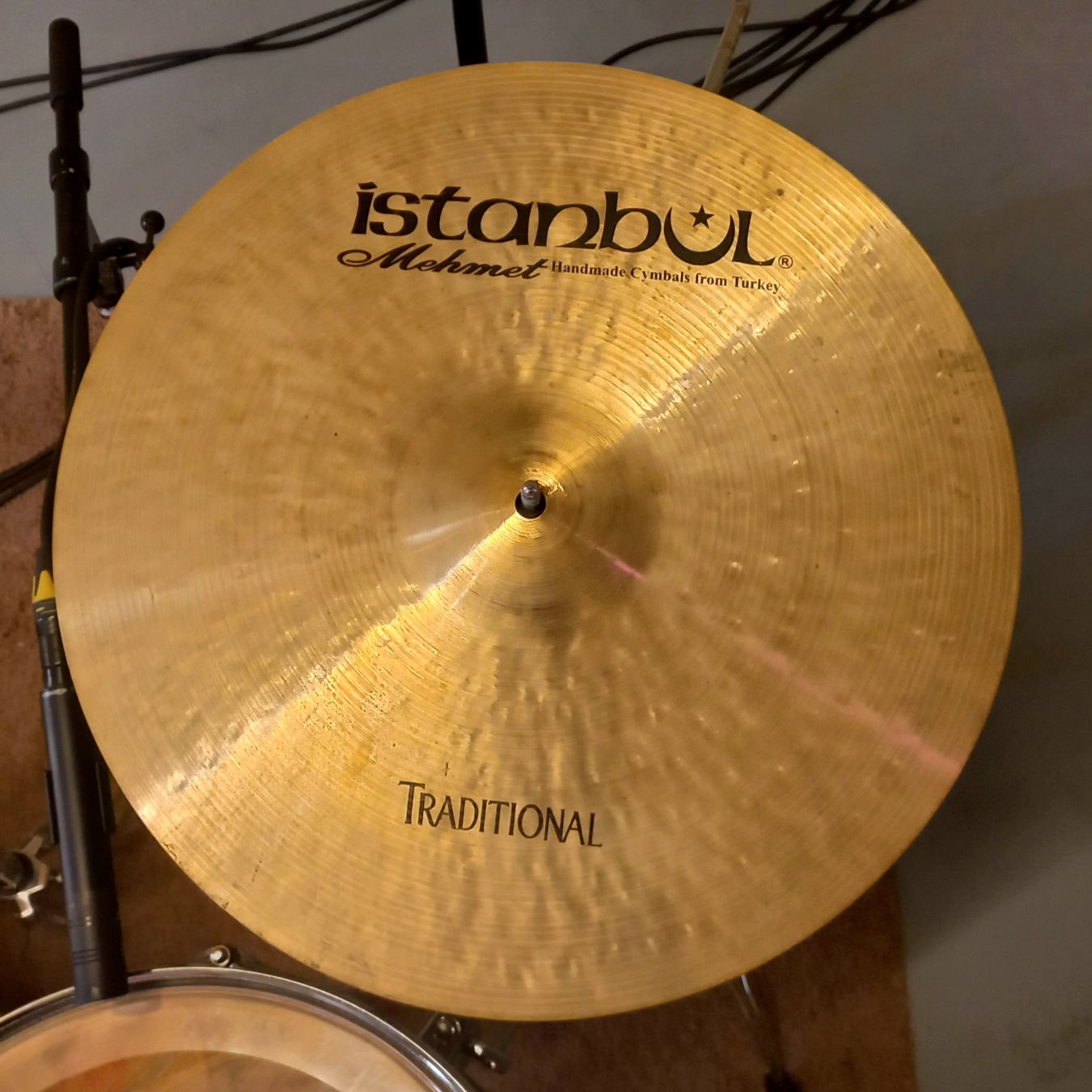 Strumenti musicali: Istanbul Mehmet 17"Traditional Medium Crash – Usato da Burgdorf venduto da Bang_Drums