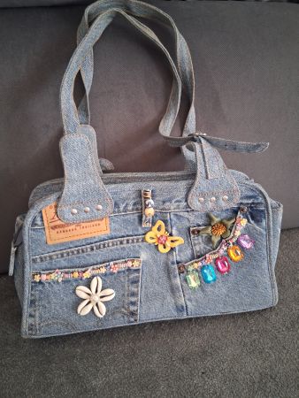 Jeans Handtasche, speziell und auffallend