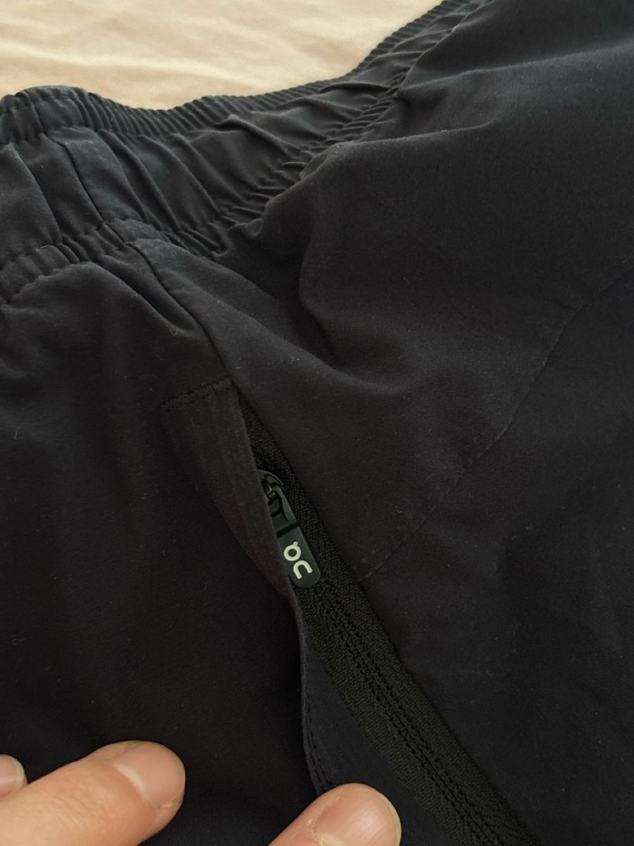 Pantaloni: On running - core pants  – Usato da Zürich venduto da Hanna-Hadorn 2