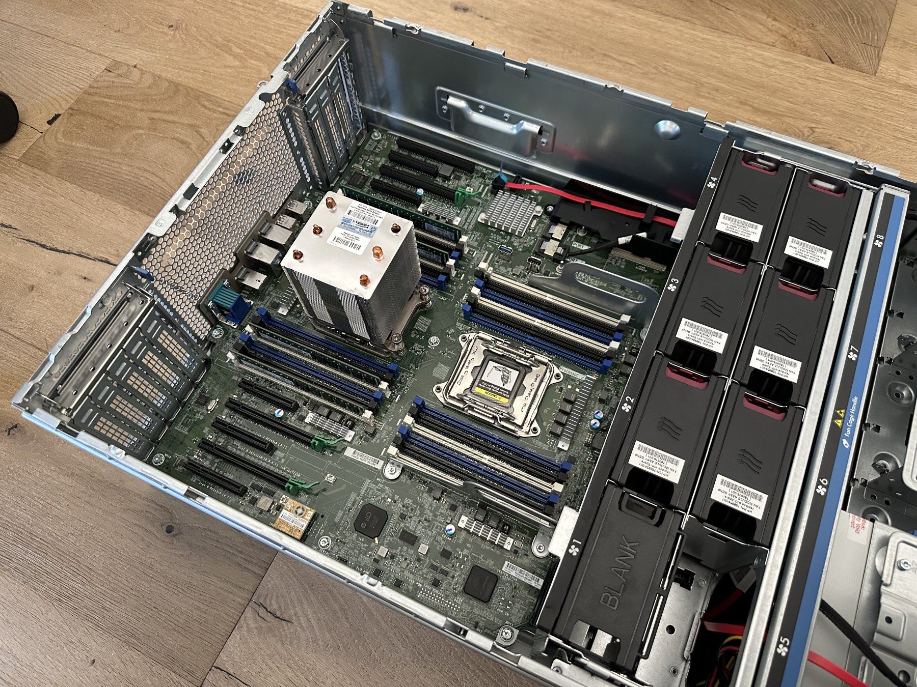 Hewlett Packard Server: HP ProLiant MP350 Gen9 (3.5" Version) – Usato da Uitikon Waldegg venduto da gosugosu 2