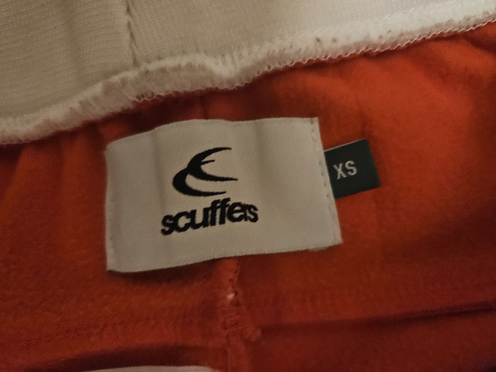 Scuffers Pantaloni: Trainerhosen Scuffers rot  – Nuovo (secondo la descrizione) da Zürich venduto da jan_7sr2 3