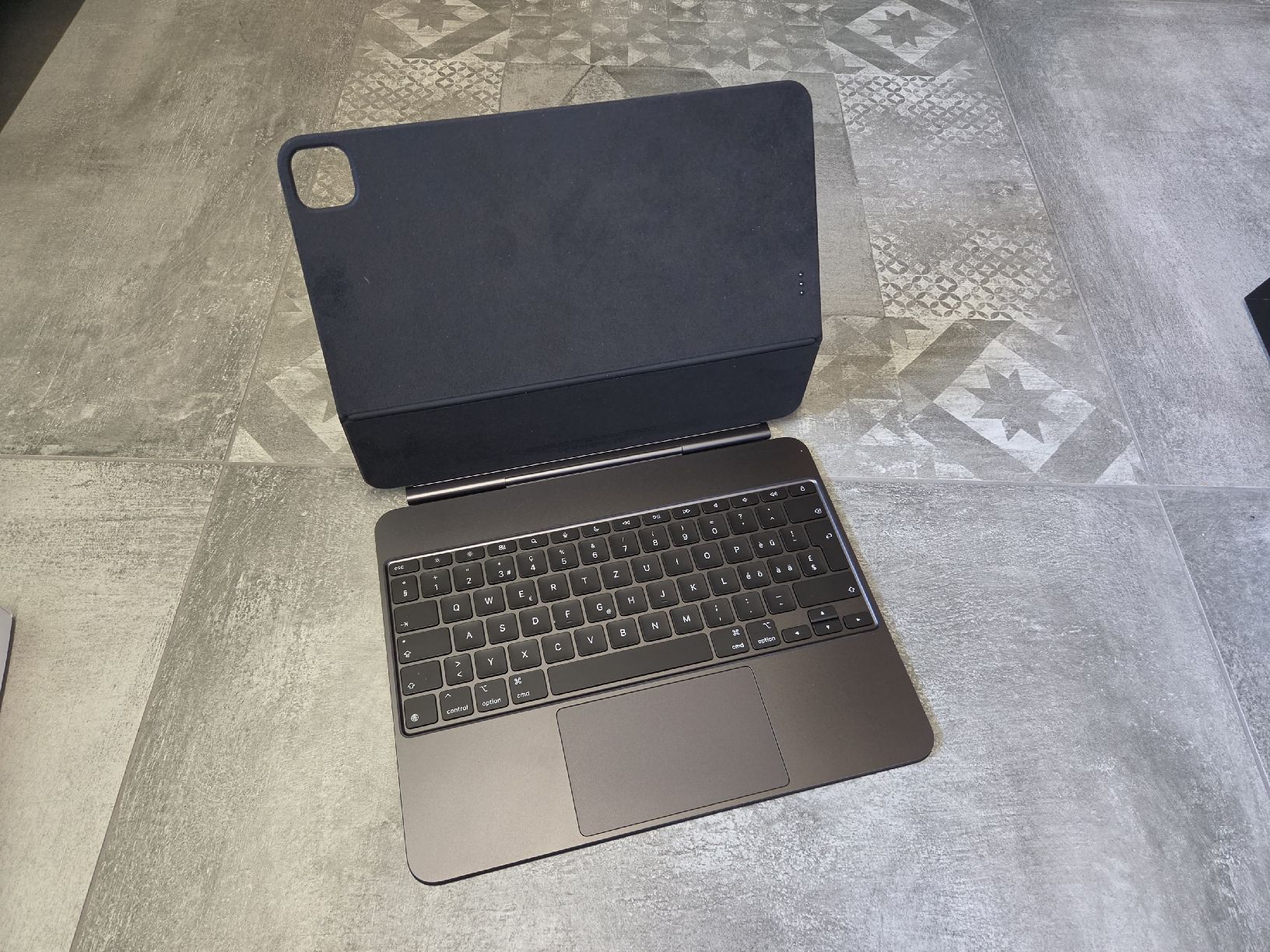 Apple Tastiere: Apple MagicKeyboard für iPad Pro 13" – Nuovo (secondo la descrizione) da Kleinandelfingen venduto da Dani881