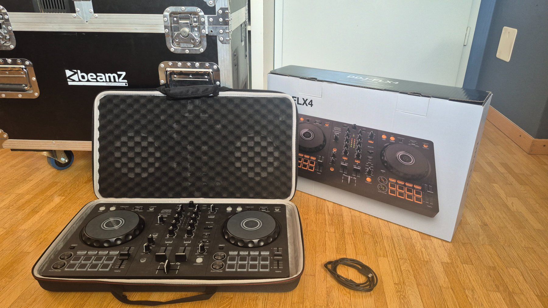 Pioneer Console di mixaggio: DDJ-FX4 + housse – Usato da Pringy venduto da sigfriedhandschin