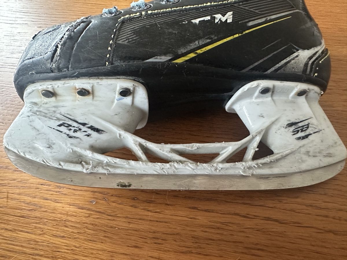Ccm Pattini da ghiaccio: Ccm Eishockey Schlittschuhe – Usato da Gelterkinden venduto da Aischas 2