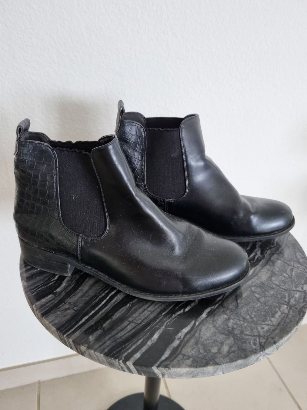 Scarpe da donna: Schwarze Kunstleder Stiefeletten Gr 38 – Usato da Bassersdorf venduto da Sandy456