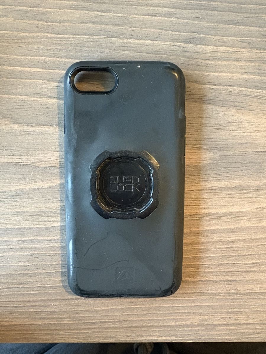 Quad Lock Covers & Schutzfolien: Quad lock case Iphone SE/7/8 – Gebraucht aus Riehen von vel_8xqm 1