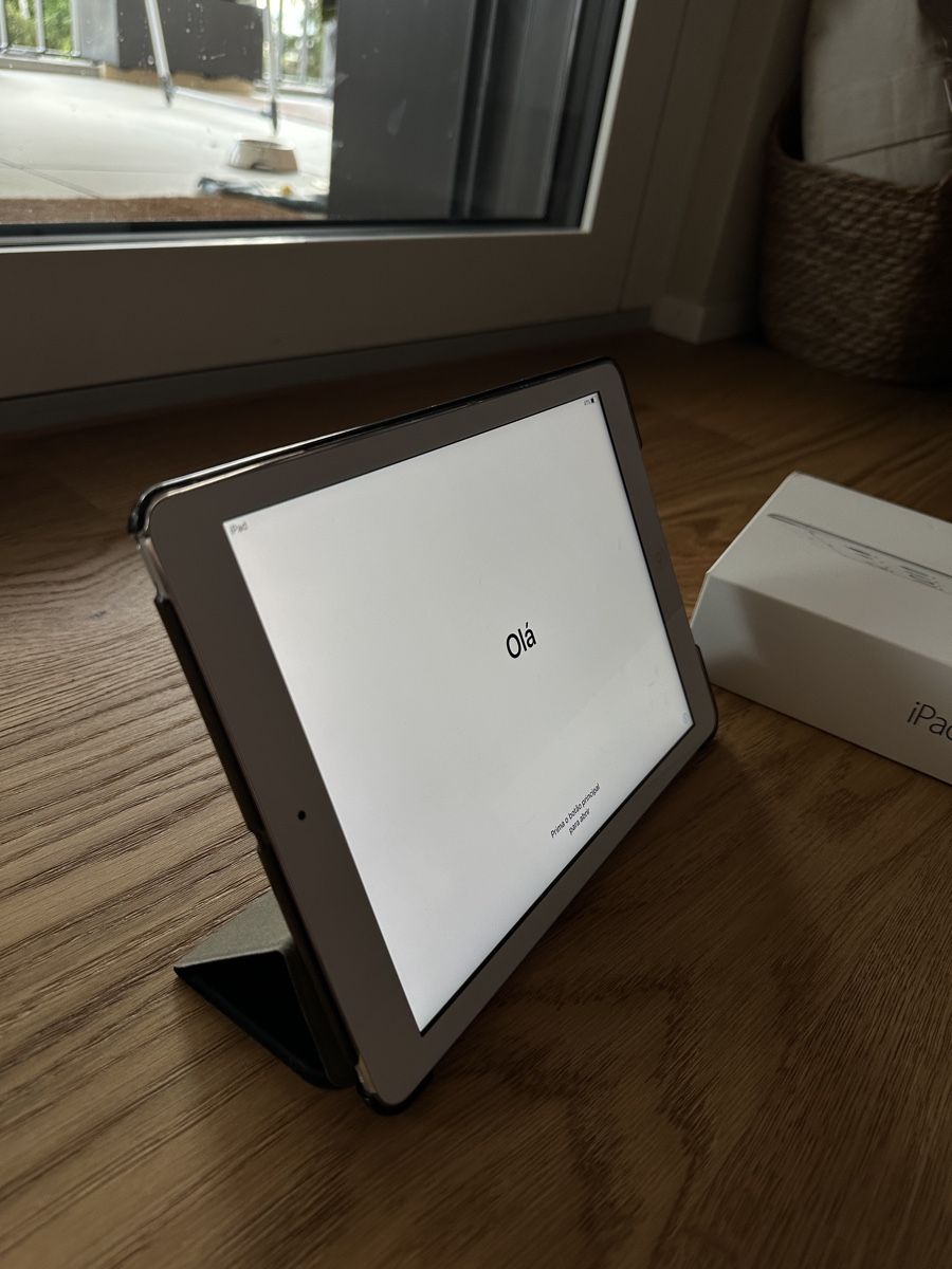 Apple Tablet PC: Apple iPad Air, 16GB, weiss – Usato da Kloten venduto da sel_nq8h 2