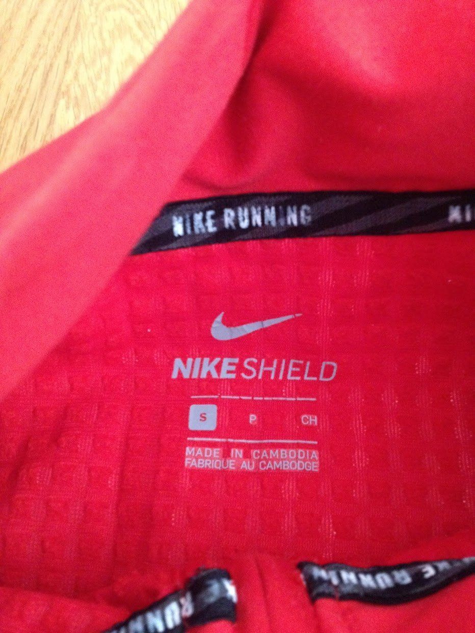 Nike Giacche: Running Jackli Nike – Usato da Dübendorf venduto da Fip05 3