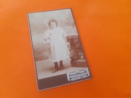 SCHWIIZER CHIND DAZUMAL - HUUBE MEITLI - MAENNEDORF STAEFA