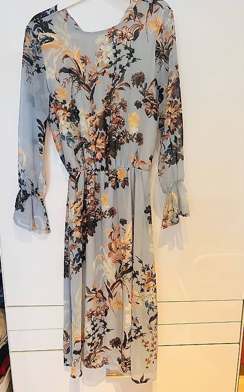 Vestiti: Robe pour un L ou taille 40  – Usato da Morges venduto da sla_vm75 2