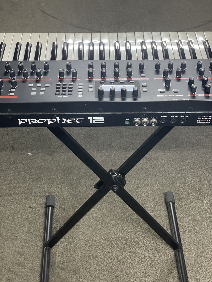 Strumenti musicali: Prophet 12 Dave Smith Synthesizer inkl Case und Ständer – Usato da Zürich venduto da Bjthorsteinsen 6