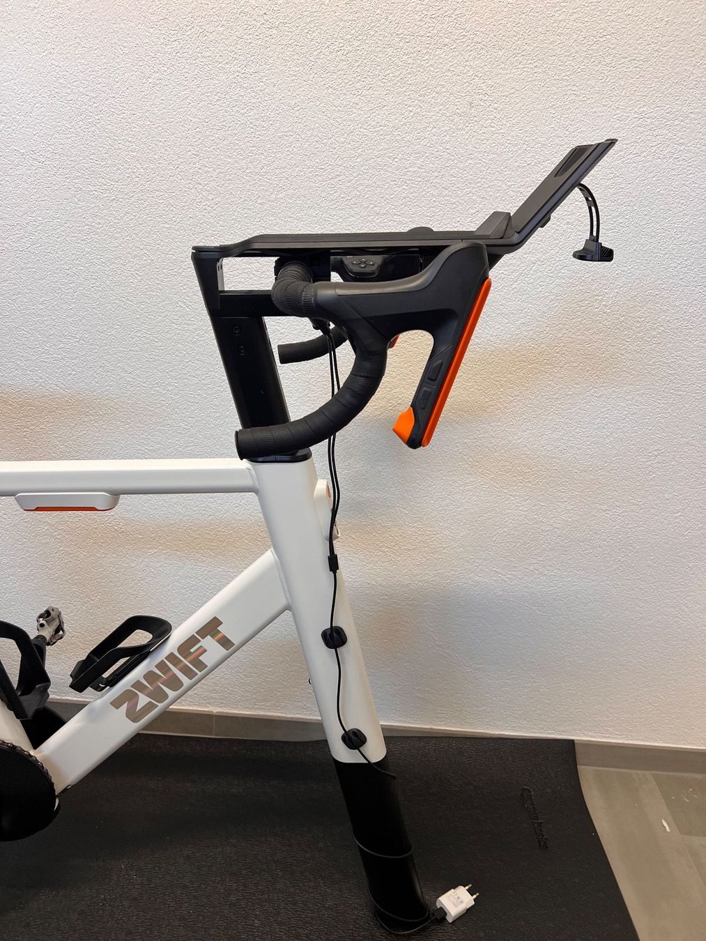 Zwift Hometrainer: Zwift Ride mit KICKR CORE 2 – Usato da Schaffhausen venduto da Nanaimo 5
