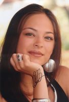 Original Autogramm von KRISTIN KREUK auf Großfoto