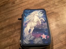 Schuletui dreistöckig mit Pferd als Motiv