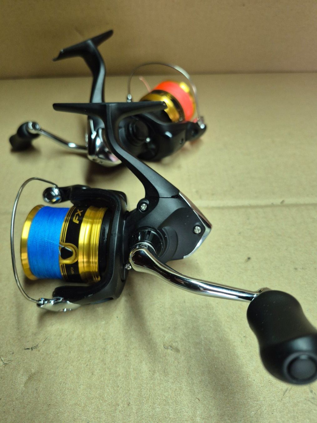 Tamburi & Mulinelli: 2 x SHIMANO FX HG 2500 mit Schnur – Nuovo e nell'imballaggio originale da Bigenthal venduto da FSB1 2