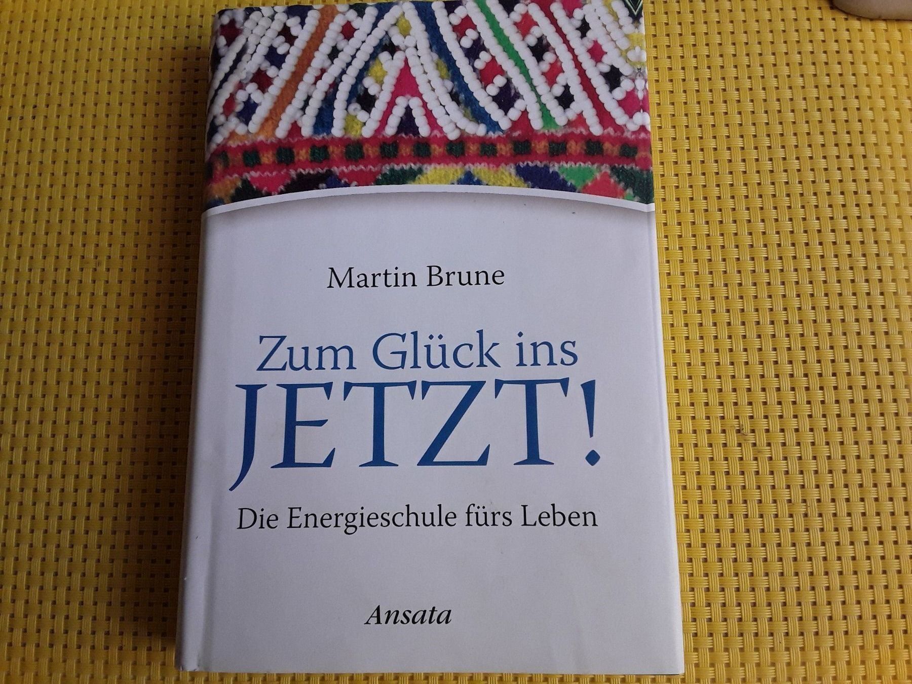 Bücher: Zum Glück ins JETZT ! – Gebraucht aus Rebstein von Buchsi03