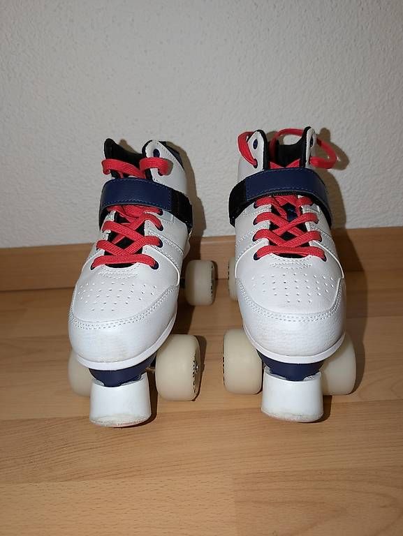 Decathlon Pattini in linea & Pattini a rotelle: Rollschuhe – Usato da Zürich venduto da Loulou_96 1