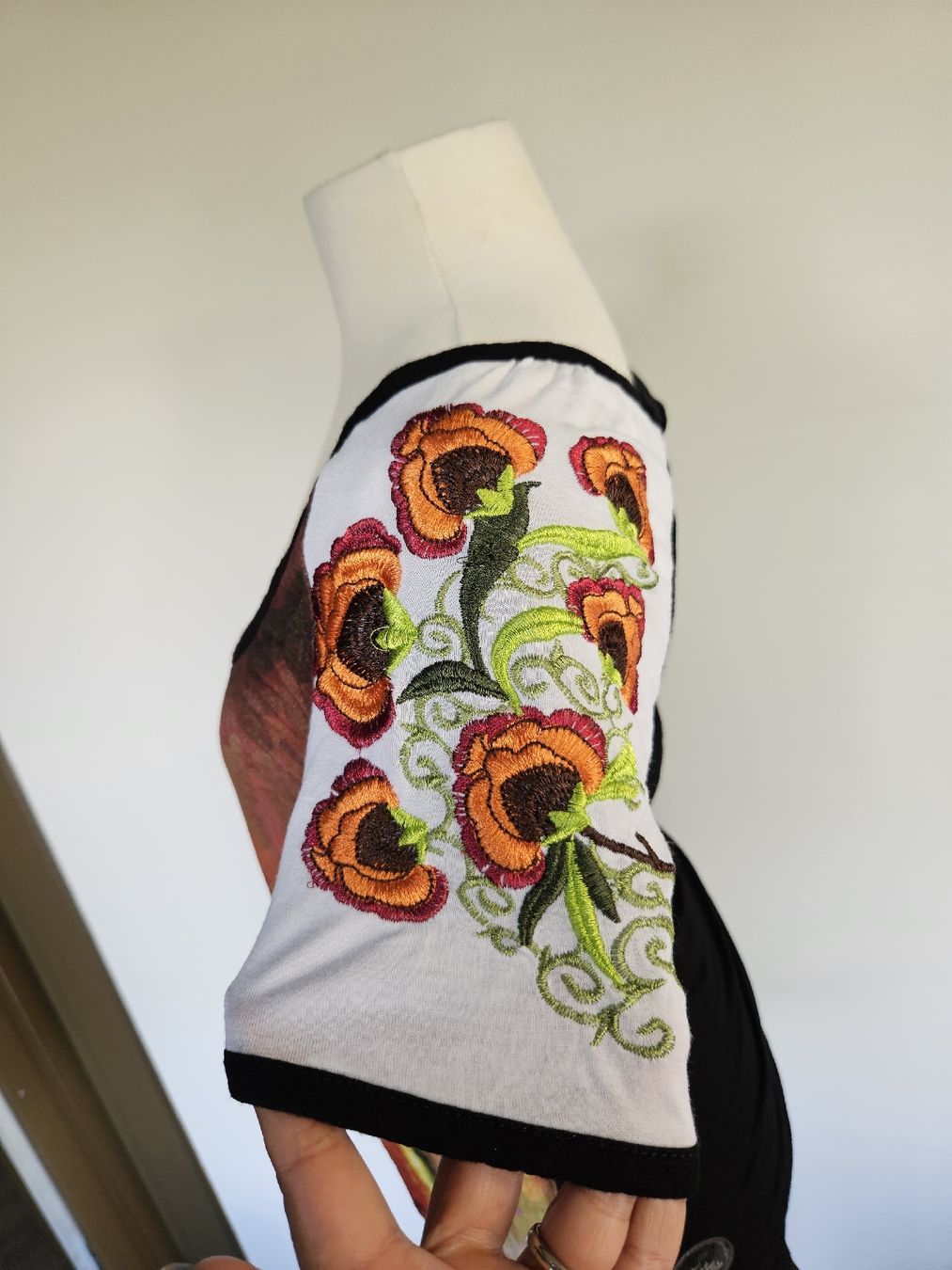 Desigual T-shirt: Desigual T-Shirt  – Usato da Hochdorf venduto da Berry005 1