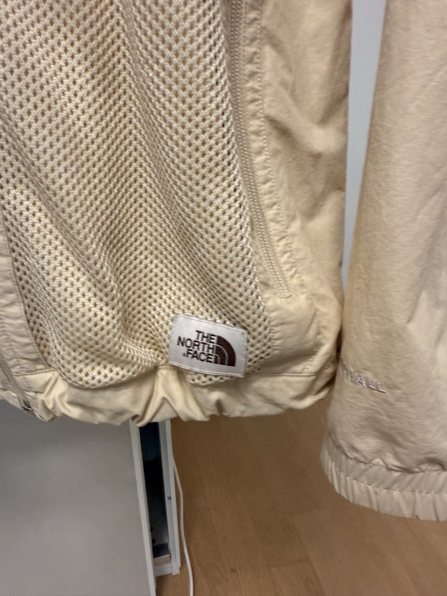 North Face Vestes: The North Face Windjacke Beige – Neuf (Voir description) à Näfels par sellmemoric 1
