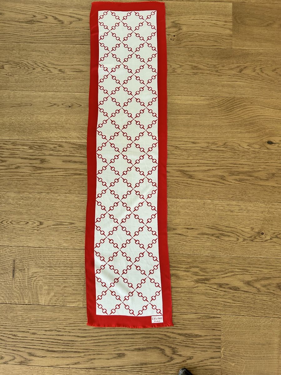 Celine Foulard & Sciarpe: Écharpe en soie Céline vintage  – Usato da Lully VD venduto da Garance040 3