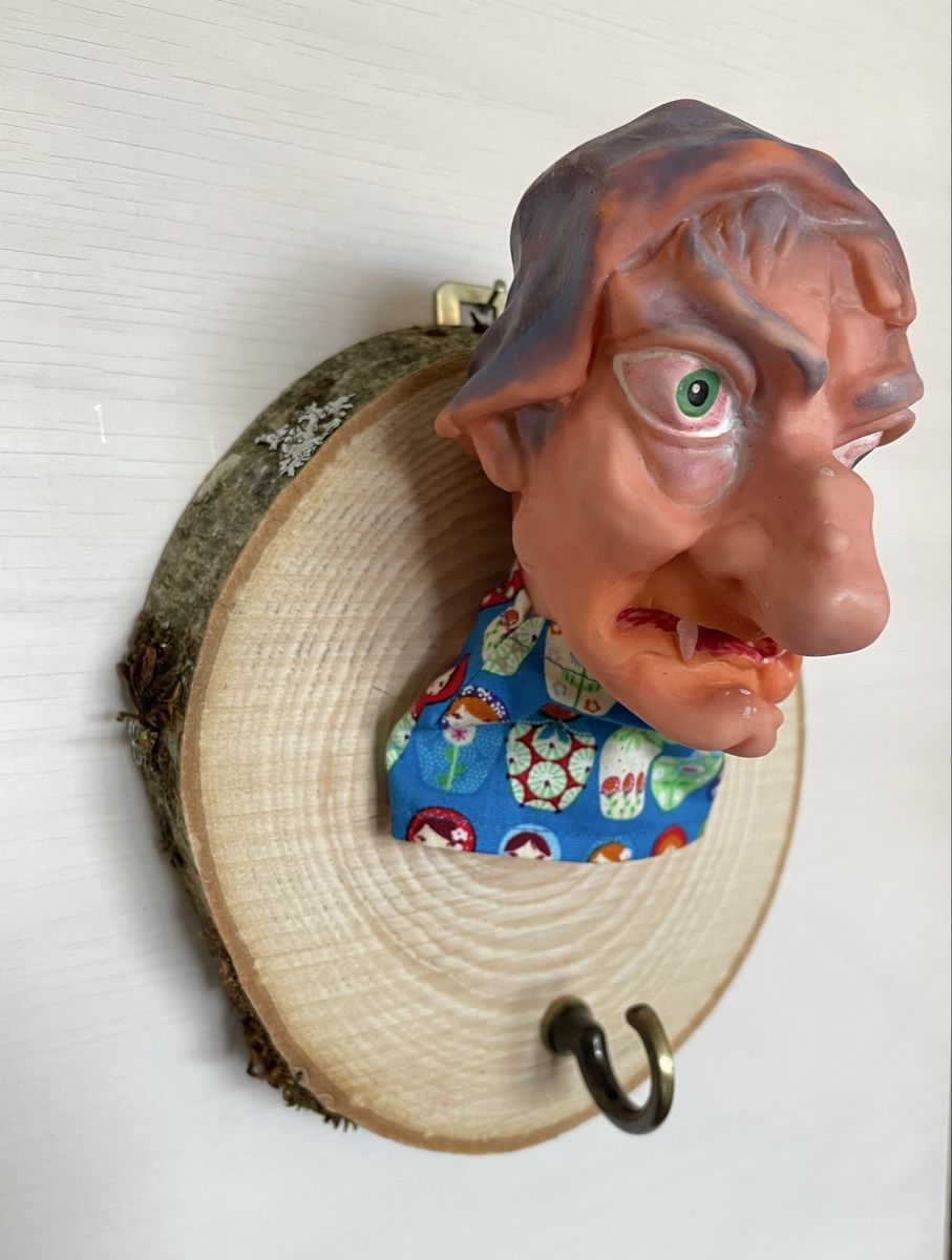 Guardaroba: Garderobe mit Kasperli Figur – Usato da Zürich venduto da Refereefair 1