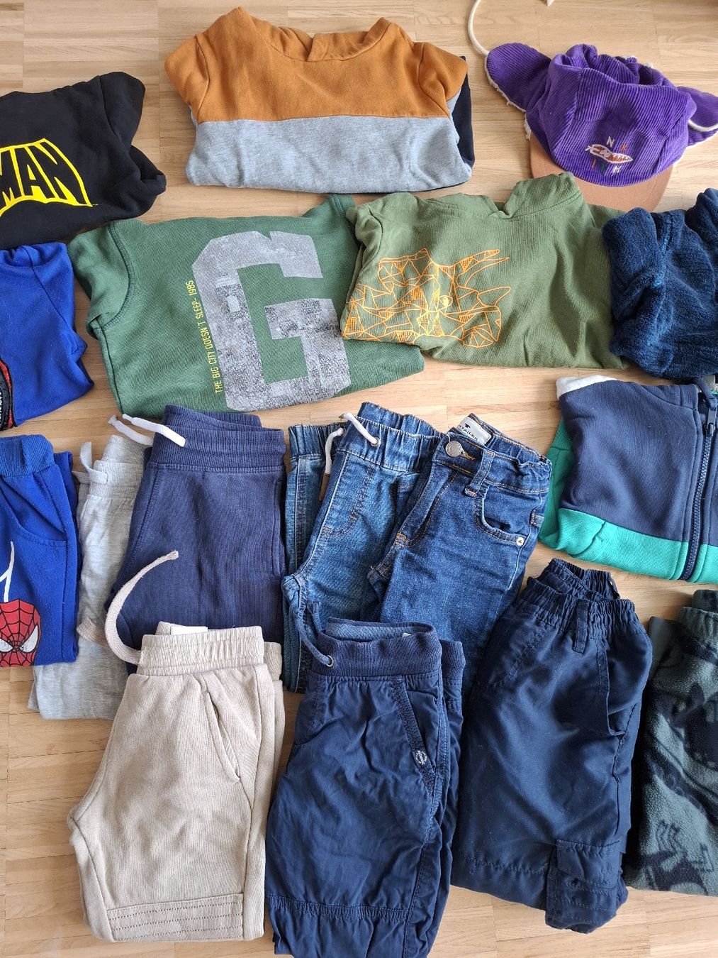 Lotti & Set di vestiti: Kleiderpaket Jubgen Gr. 104 – Usato da Zürich venduto da SinJ30 2