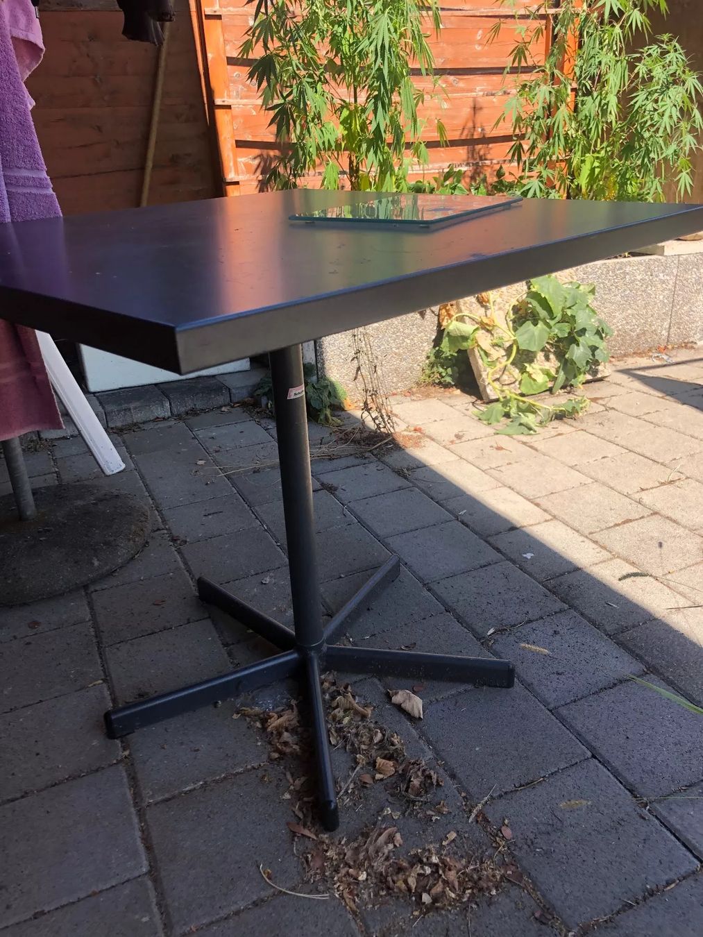 Schaffner Tavoli: Schaffner Metalltisch – Usato da Biel/Bienne venduto da Tuvalu05 1