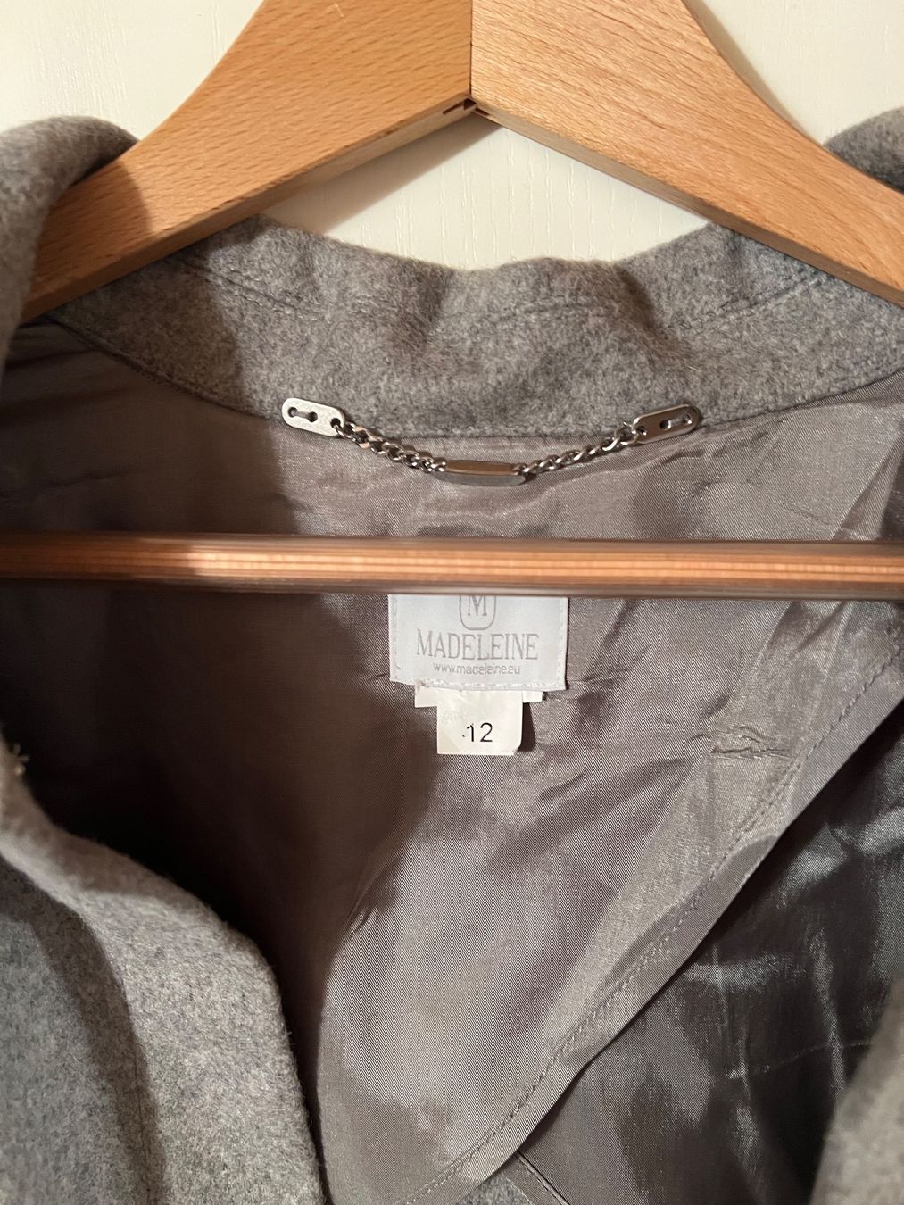 Madeleine Giacche: MADELEINE Tolle Jacke mit Fransen, Grösse 40, – Usato da Ruggell venduto da Malbuntiger01 3