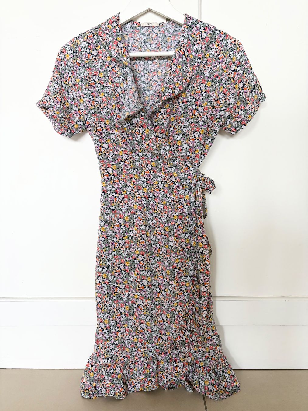 Esprit Kleider: Robe cache-coeur Esprit fleurie - Taille XS – Gebraucht aus Geneve von Margot_22