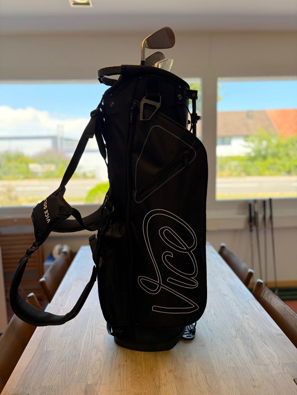 Clubs & Sets: NEU VICE Eisenset mit neuem VICE Bag – Neuf avec emballage d'origine à Uttwil par thelaenz
