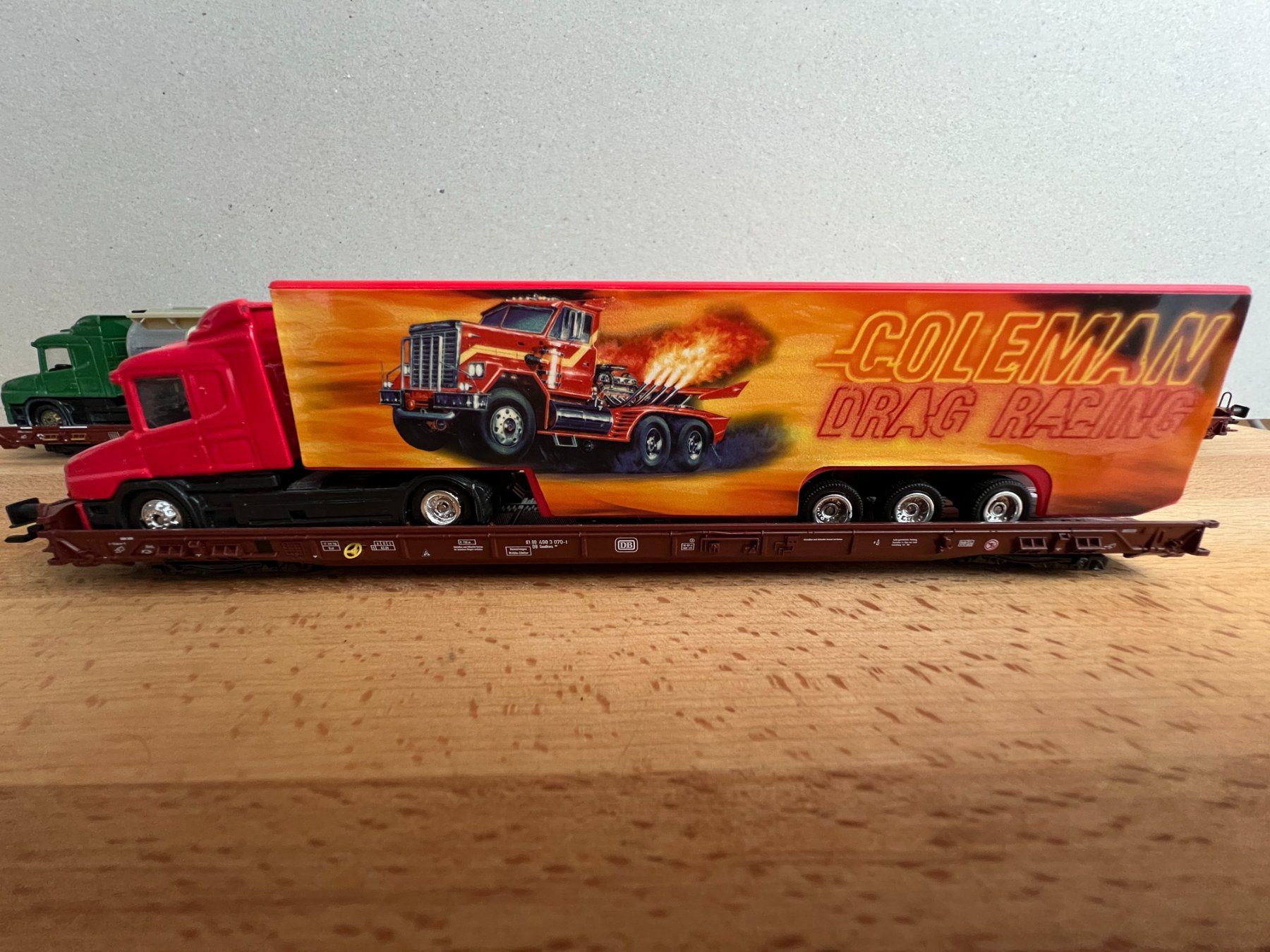 Märklin Modellini di ferrovie: Märklin Hupac Wagen mit div. LKW – Usato da Boswil venduto da Jeffmery 1
